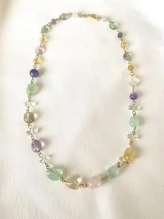 ネックレス　カラフルな天然石使用