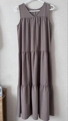 ブラウンノースリーブロングワンピース