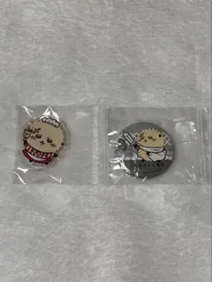 ちいかわ ラッコ ちいかわレストラン アクリルスタンド くら寿司 缶バッジ 2点