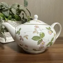⭐️極美品⭐️ウェッジウッド　ワイルドストロベリー　スモールティーポット　サイン入り ⭐️極美品⭐️ウェッジウッド ワイルドストロベリー スモール