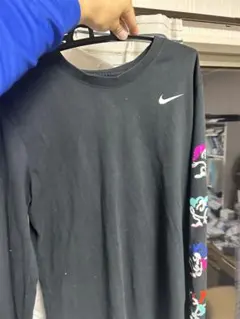 Nike 長袖カットソー 黒 カラフルプリント