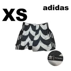 アディダス × マリメッコ コラボ ショートパンツ 黒白 XSサイズのサムネイル