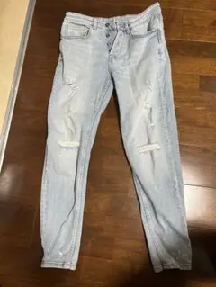 ダメージジーンズ