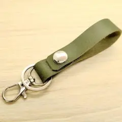ループ キーホルダー モスグリーン キーリング 革 レザー バッグ チャーム