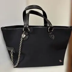 Burberry トートバッグ ブラック ハートチャーム付きのサムネイル