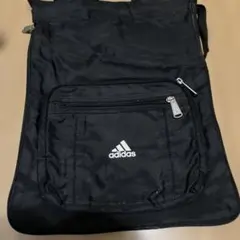adidas 黒 ショルダーバッグ ジッパーポケット付き　リュックにもなります