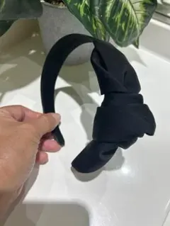 ヴィリーナリボン付き黒ヘアバンド