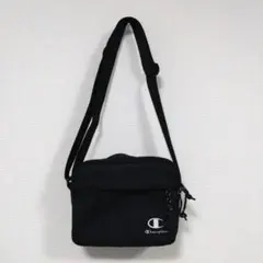 チャンピオン　Champion　ブラック　ショルダーバッグ　小さめ　軽量のサムネイル