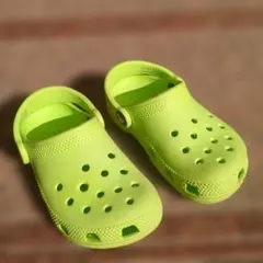 Crocs 蛍光グリーン サンダル C10（17.5センチ相当）