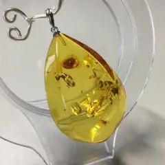 琥珀ペンダントトップ
