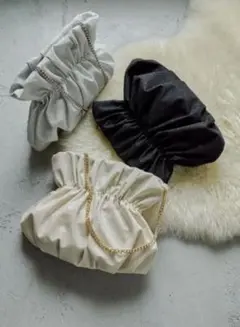 niana シャイニーシェルクラッチバッグ　パーティーバッグ