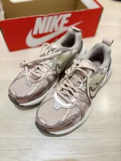 NIKEナイキ v2krunウィメンズ24.5cm particle beige