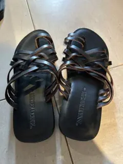 ブラック クロスストラップサンダル