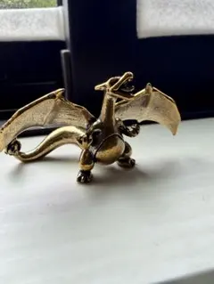 ポケモン リザードン メタルフィギュア ゴールド