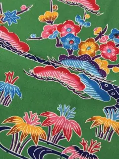 値下げ‼️ 沖縄　紅型プリントの生地　50×110cm (グリーン)