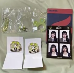 THIS IS FORポップアップピンバッジと証明写真カラビナ　ジョンヨン