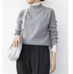 袖、襟　シフォンプリーツ　ニット　グレー　アクアガレージ