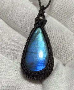 【とも様ご専用】滴るブルー　未使用 マクラメネックレス