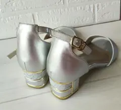 エスプリミュール シルバーグリッター付きヒールサンダル