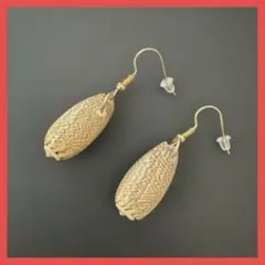 【新品未使用】貝がらピアス ゴールドフック 両耳用 揺れる