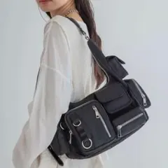 新品タグ付き★ ジーナシス ブラックマルチポケットワンショルダーBAG ブラック
