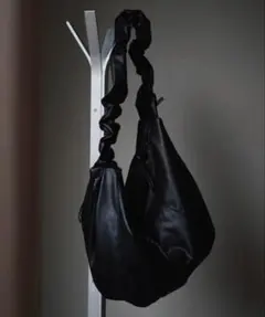 黒 レザー ショルダーバッグ