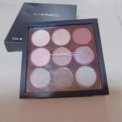 スモール　アイシャドウ　ソーラーグロータイムズナイン