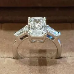 【最終価格】今年購入の美品❗️保証書付✨エメラルド×ダイヤモンドプラチナリング コロンビア産 エメラルド リング/指輪 0.98ct K18 大粒で濃厚 トップ