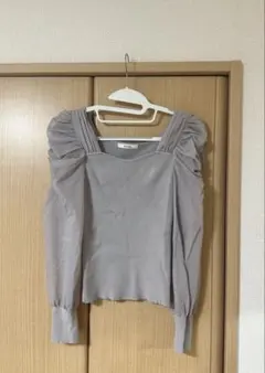 スクエアネック