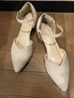 ストラップ付きパンプス ベージュ