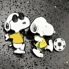 ⁠【新品】スヌーピー ピンバッジ 2点セット ジョークール サッカー 大きめ
