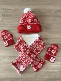 ミキハウスホットビスケット赤いウサギ刺繍ニット帽・マフラー・ミトンセット