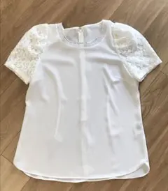 JUSGLITTY ホワイト　ビジュー　レース　ブラウス　半袖　オーガンジー