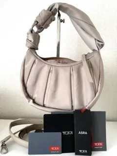 〇251025 TUMI トゥミ アスラ スモール クロスボディバッグ ベージュのサムネイル