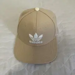 adidas オリジナルス　ベースボールキャップ ベージュ　トレフォイル