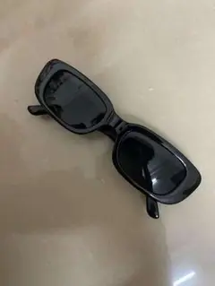 ブラック スクエアサングラス