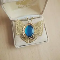 レトロ　蝶々　おもちゃのブローチ