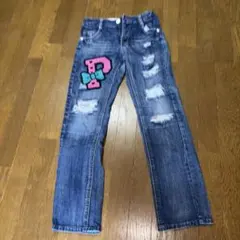 ピンクラテのダメージデニムパンツ