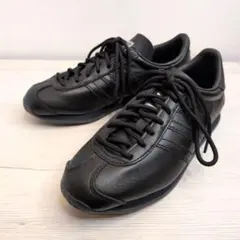 オールブラック スニーカー
