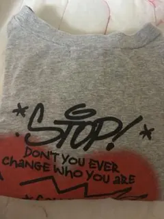 SHAGGIE ロゴプリント 半袖Tシャツ グレーのサムネイル