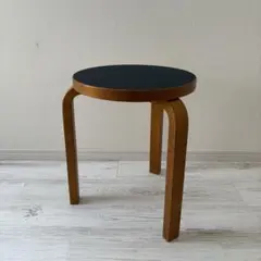 アルテック（Artek） スツール60 ハニー / ブラック リノリウム