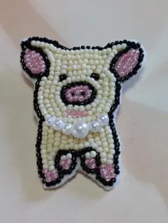 豚に真珠　ブローチ刺繍　 ハンドメイド