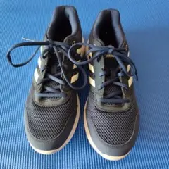 adidas ネイビー スニーカー