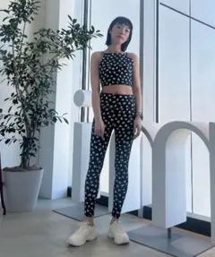 【emmi yoga】ペイントハートブラトップ