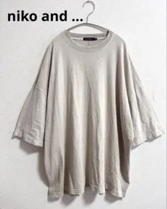 ニコアンド オーバーサイズ ダメージ加工Tシャツ グレージュ　カットソー　半袖のサムネイル