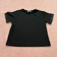 袖チュール付きTシャツ(黒)