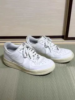 NIKE AIR FORCE 1 ホワイト スニーカーのサムネイル