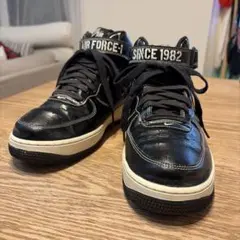 NIKE AIR FORCE 1 MID 07 LV8 レザースニーカー 黒色