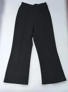 センタープレス　フレアパンツ　黒