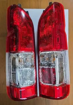 200系ハイエースバン S-GL 純正クリスタルコンビテール 左右 新車外し品 200系ハイエースバン S-GL 純正クリスタルコンビテール 左右 新車外し